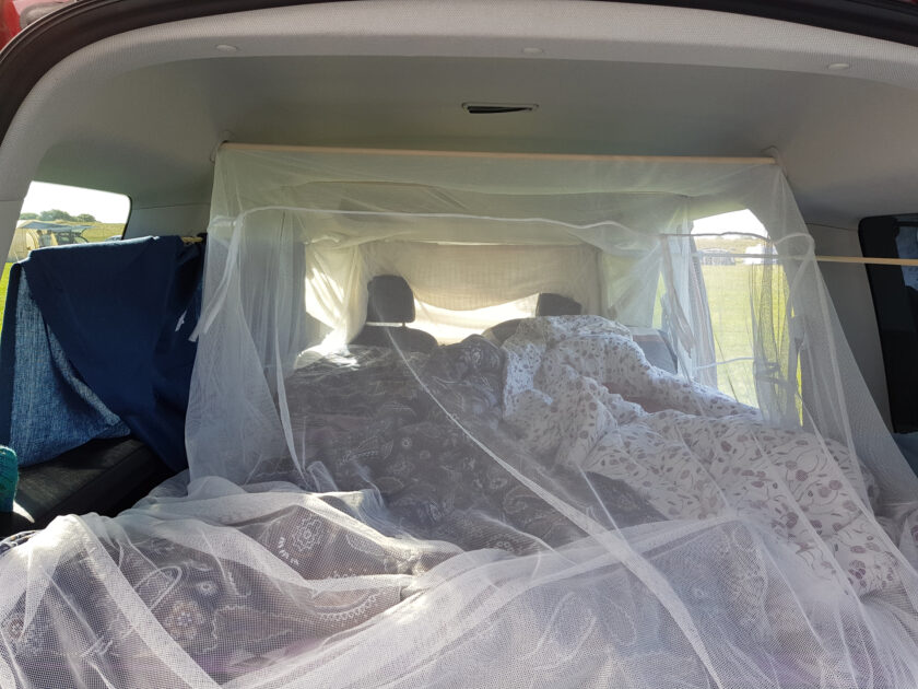 Bett gemacht im VW Caddy mit der QUQUQ Box