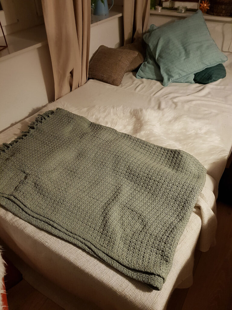 So wird aus der QUQUQ Campingbox eine gemütliche Sitzecke