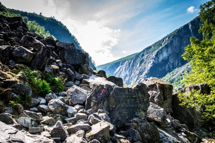 Felsiger Wanderweg durchs Måbødal