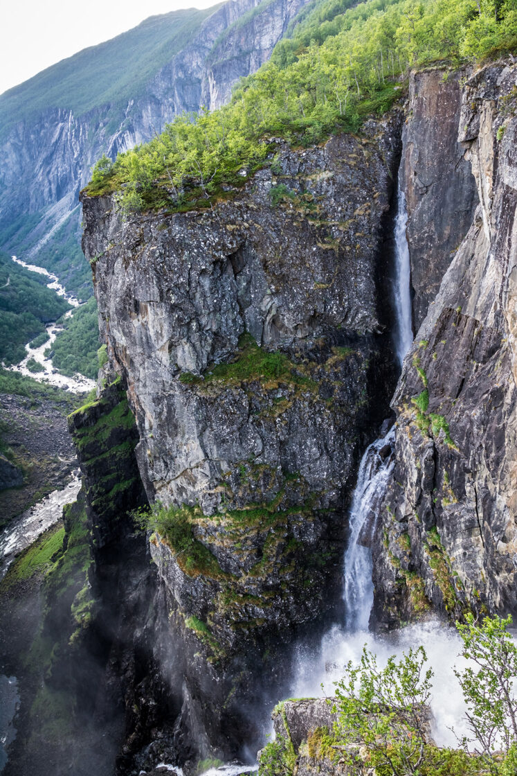 Wasserfall stürzt ins Tal