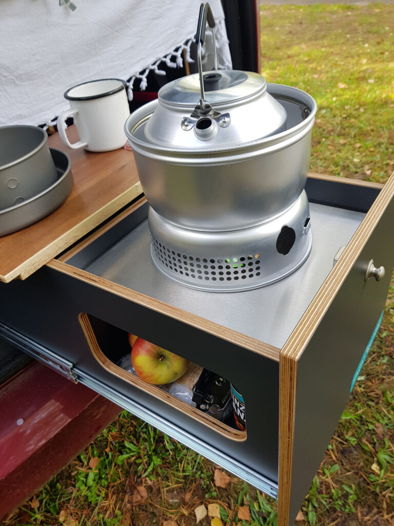 Küchenauszug mit Trangia Sturmkocher