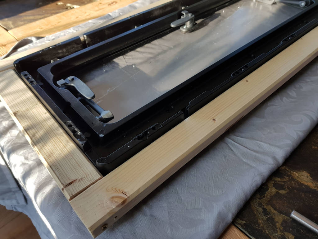 Holzrahmen für Dometic S4 Fenster