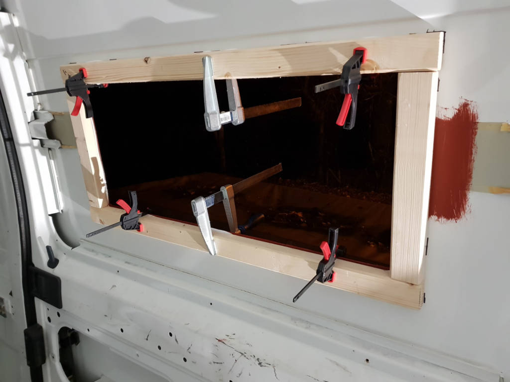 Holzrahmen ankleben