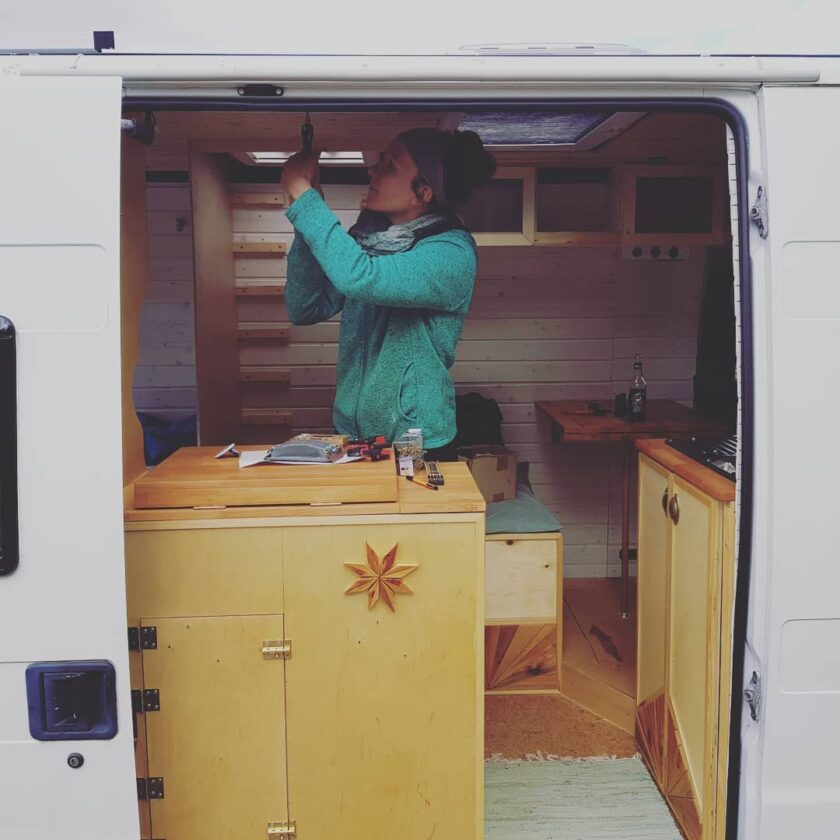 Ein Hängeschrank für die Küche - DIY Camper