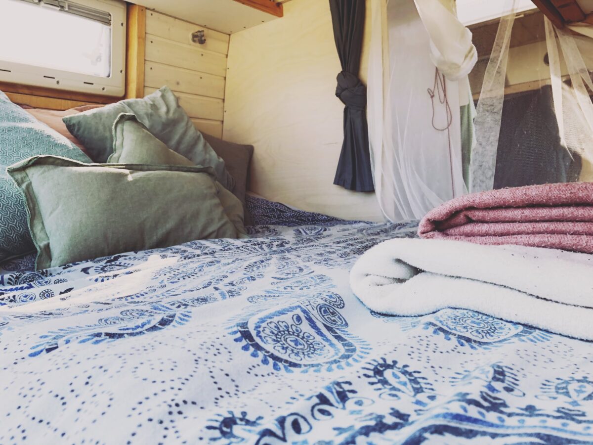 Roomtour - Das ist unser selbst ausgebauter Camper | vanarang.de