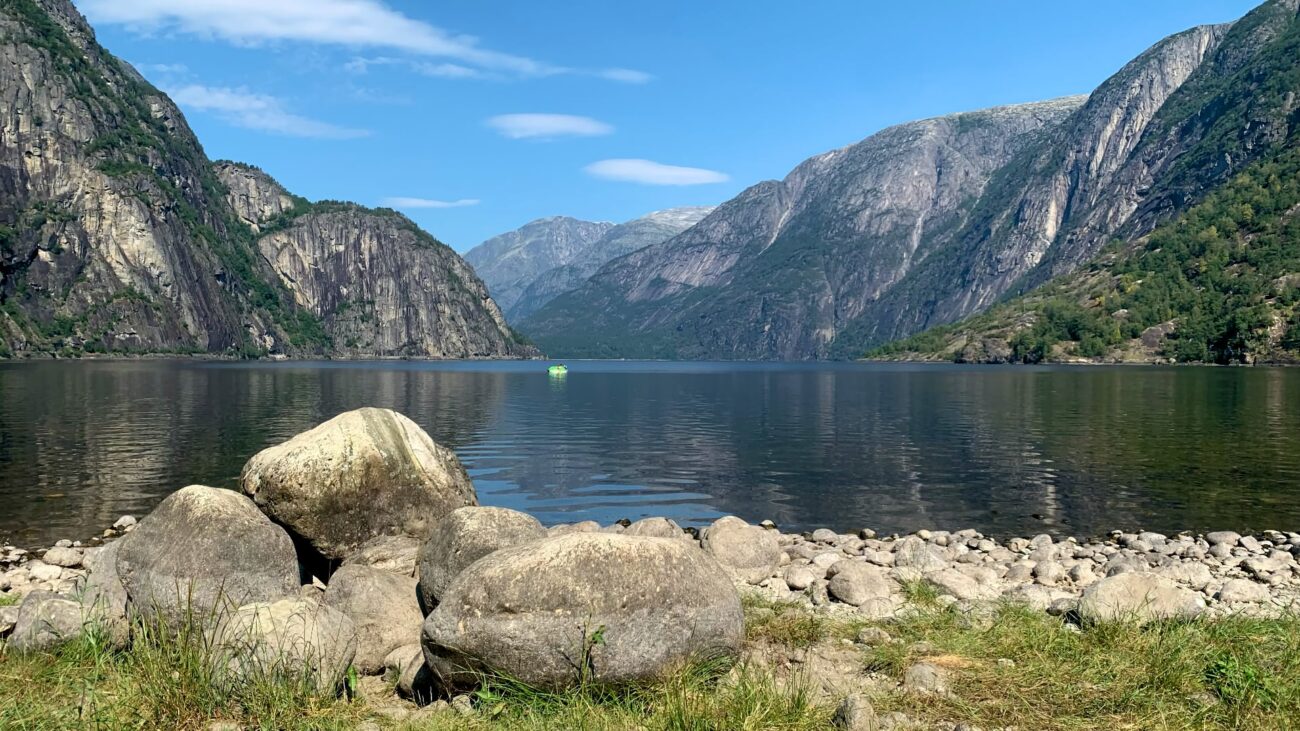 Campingplatz am Ufer des Eidfjords